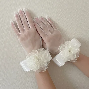 Новые перчатки Невесты Super Fairy, Свадебные Короткие Атласные перчатки в стиле белого цветка, Аксессуары для свадебного платья, студийное фото